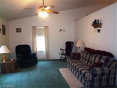 3rd image of 924 Elizabeth Ct