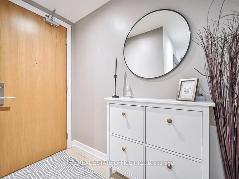 629 King St W #331 — Photo 13
