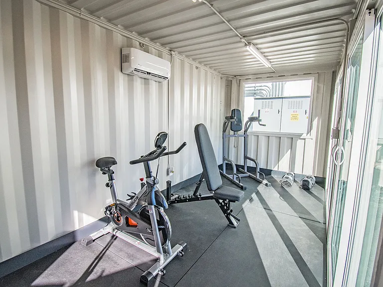 DLUX Lofts - Modern Downtown Studios — Photo 36