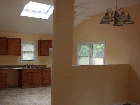 1st image of 48 Seymour Ln