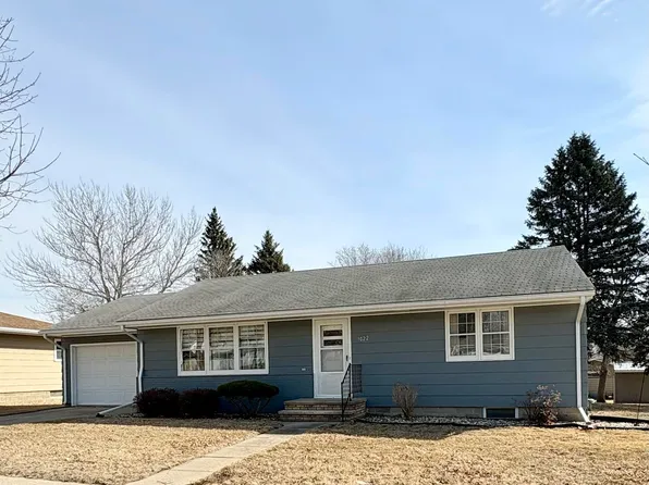 1022 N Lindale St, Luverne, MN 56156