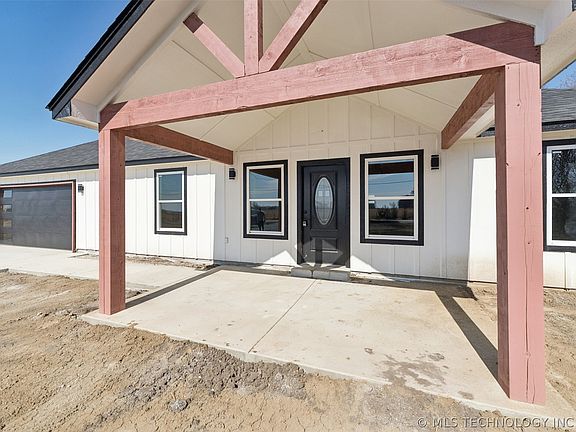 4th image of 239 E 500th Rd