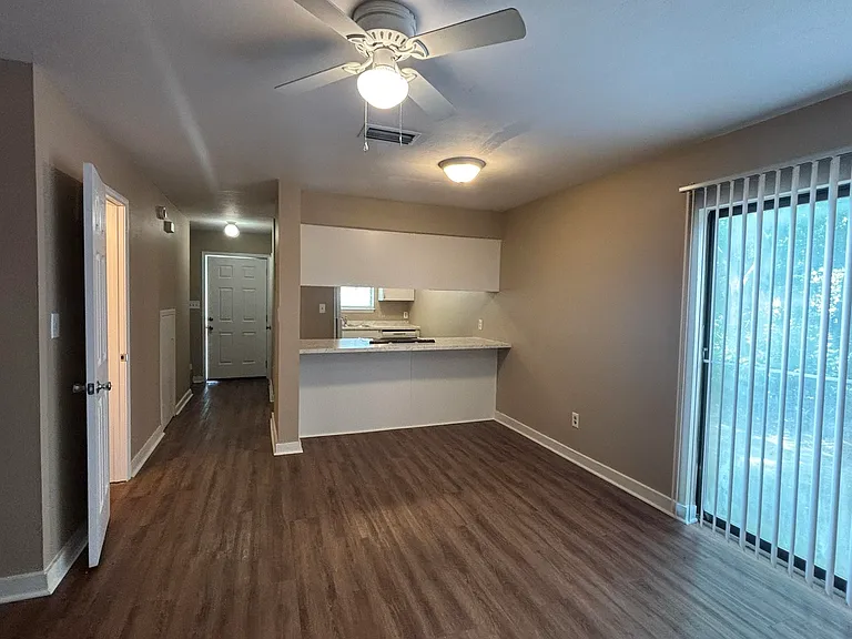 1909 Nekoma Ct — Photo 10