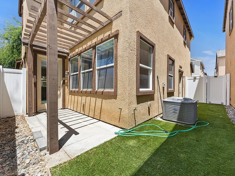 1922 Delacorte Dr #1922 — Photo 37
