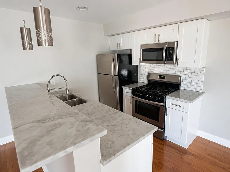 3627 W Oakdale Ave #2F — Photo 1