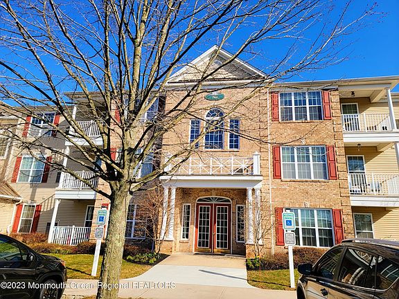 2nd image of 215 Sophee Lane