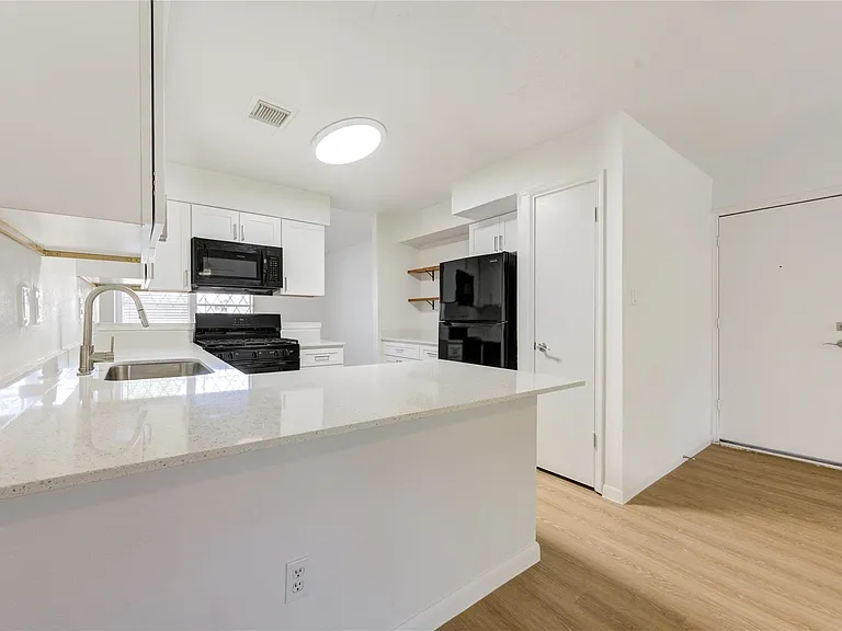 22323 Indian Ridge Dr — Photo 2