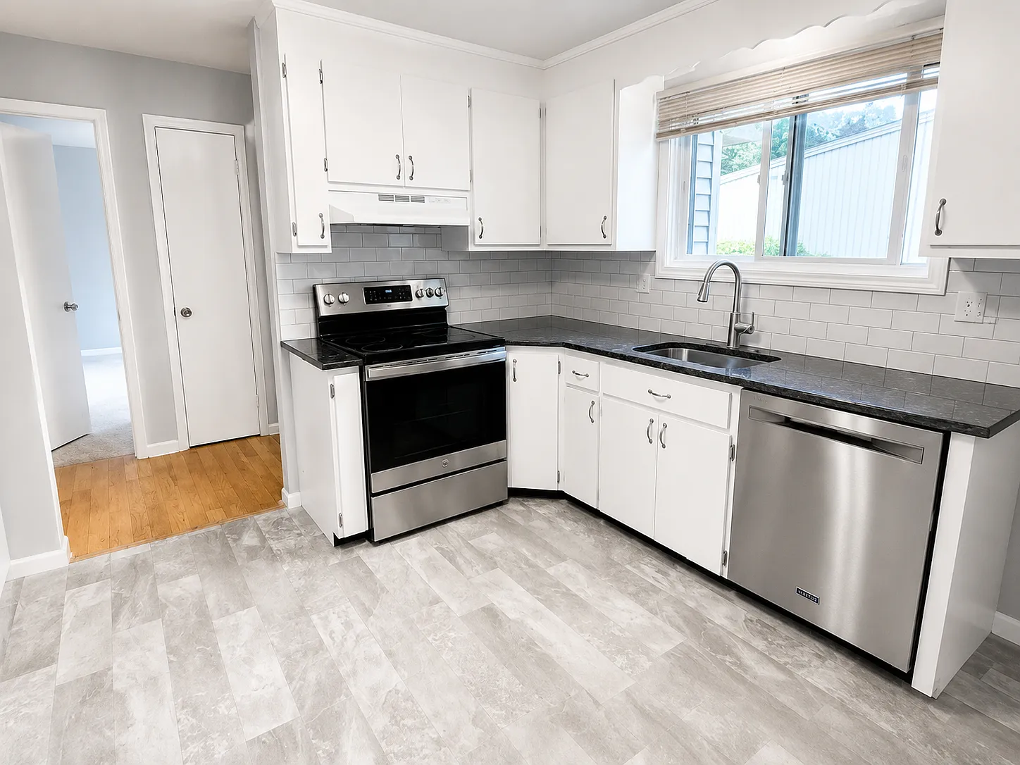 2 bed, 1.5 bath, 1168 sqft, $2,200 — Photo 4
