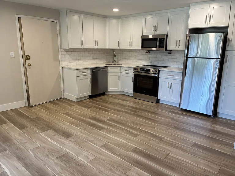 Holland Gardens Apartments — Photo 53