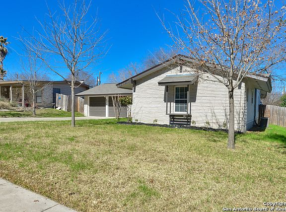 3rd image of 211 Fantasia St