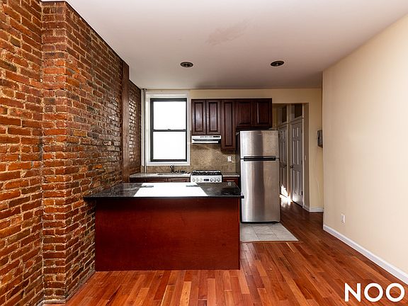 3rd image of 270 Irving Ave #2L