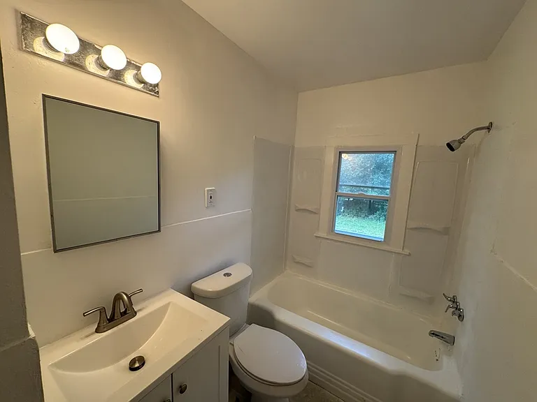 18801 Invermere Ave — Photo 12