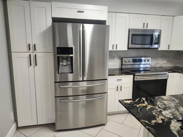 16251 Golf Club Rd APT 212, Fort Lauderdale, FL 33326