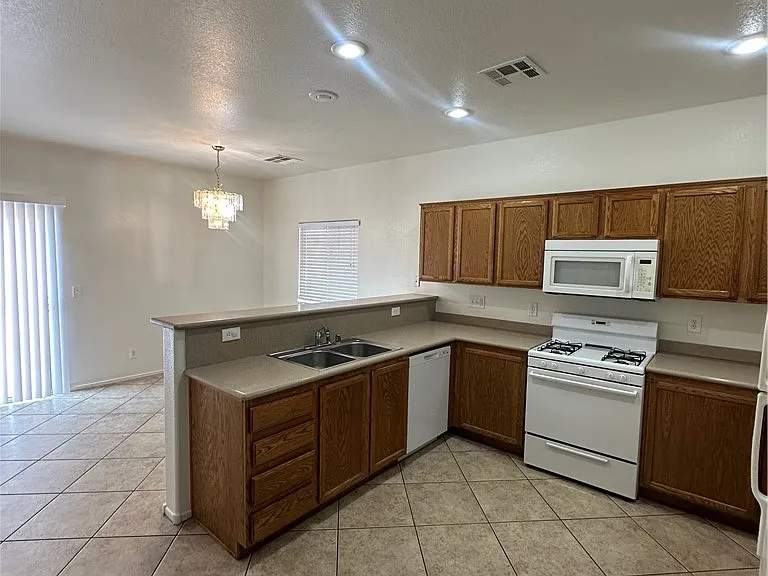 2844 Woodland Park Ave — Photo 2