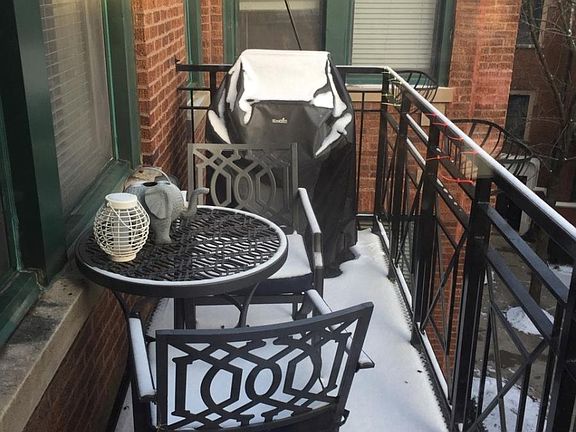 3rd image of 1144 W Pratt Blvd APT 3N