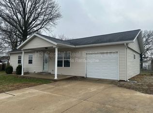 103 E Poos Dr, New Baden, IL 62265