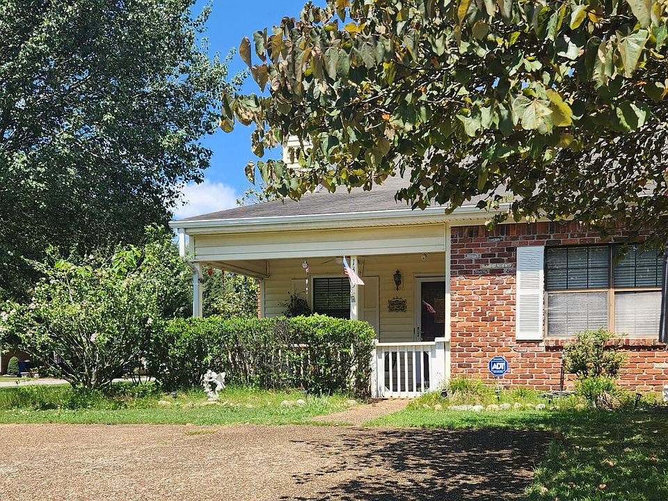 1st image of 1303 Leaside Ln