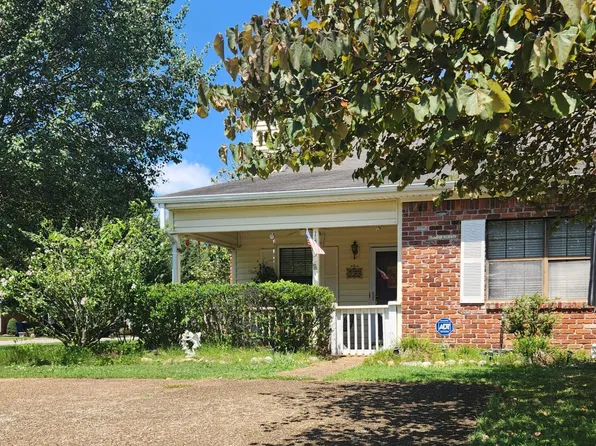 1303 Leaside Ln, Hixson, TN 37343