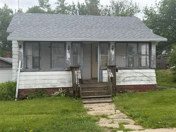 715 N 3rd Ave E, Newton, IA 50208
