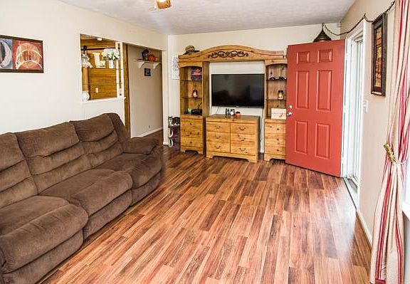 5th image of 216 Cherry Ln