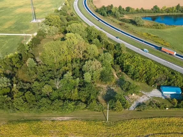 W Public Service Rd, Veedersburg, IN 47987