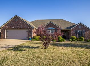 2070 Greenwood Cv, Pea Ridge, AR 72751