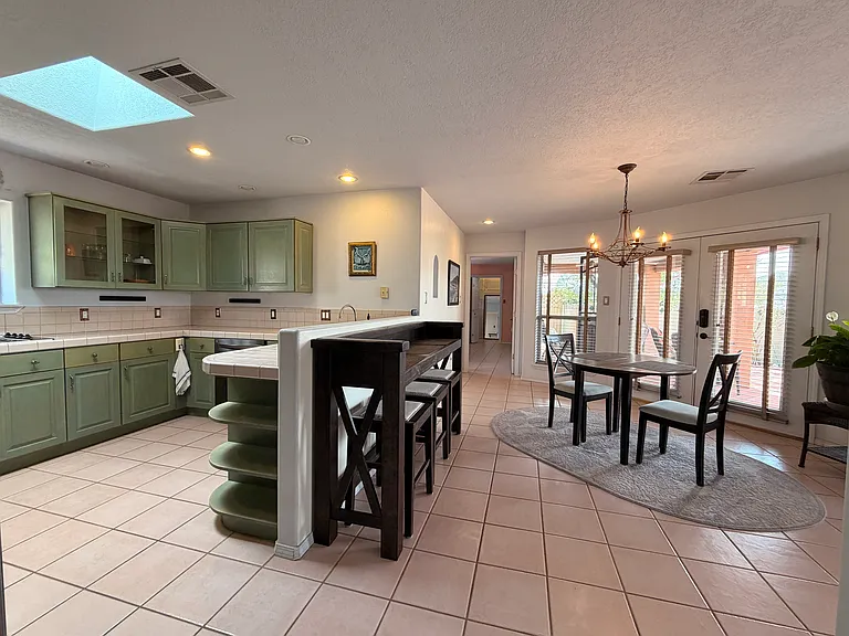 701 Poplar St — Photo 13
