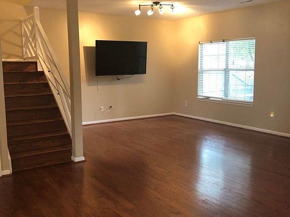 2nd image of 820 E Willow Point Pl