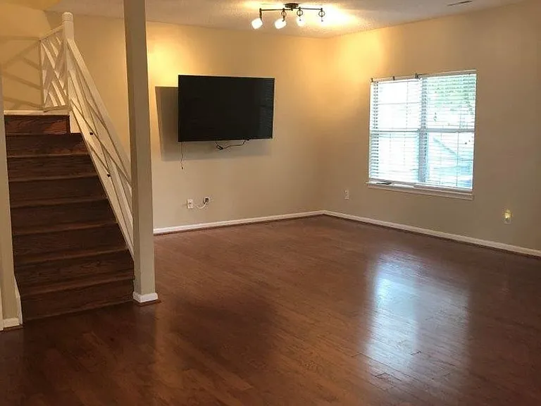 820 E Willow Point Pl — Photo 4