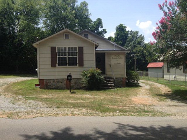 1st image of 105 Youngblood Road Se