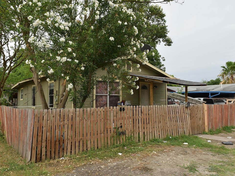 2nd image of 1010 N Sabinas St