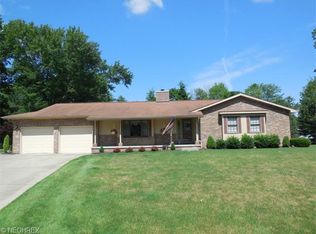 100 Kings Ln, Canfield, OH