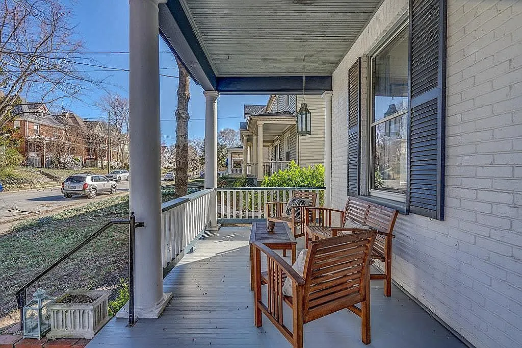 522 Woods Ave SW — Photo 3