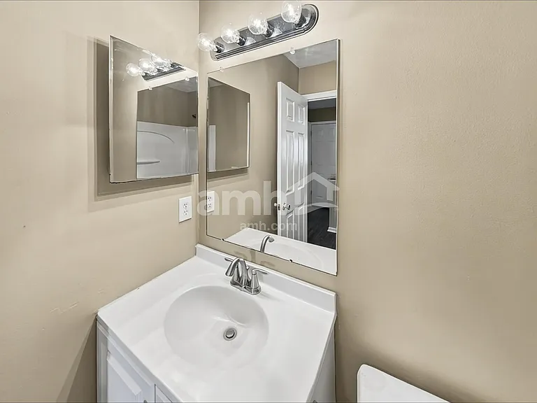 665 Norfolk Sq N — Photo 18
