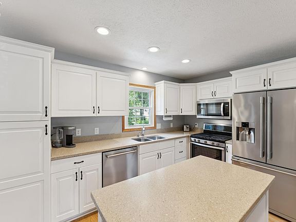 4th image of 932 Glenview Dr