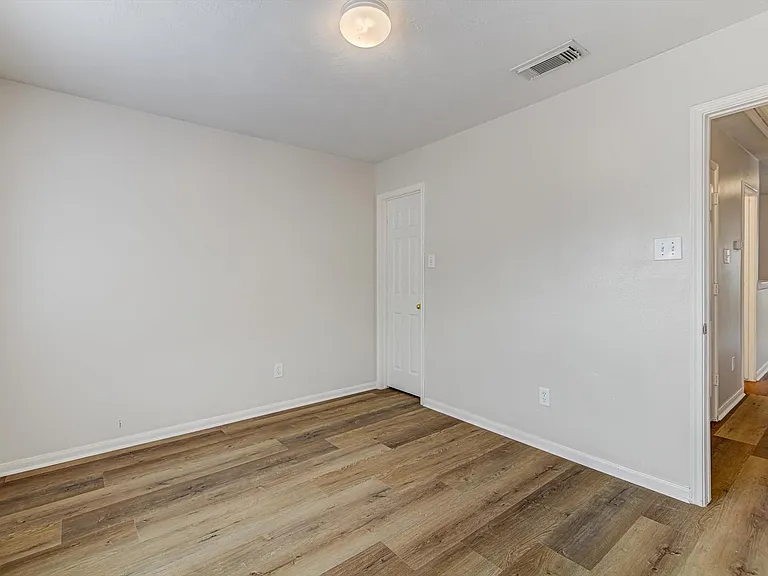 13983 Maximos Dr — Photo 30