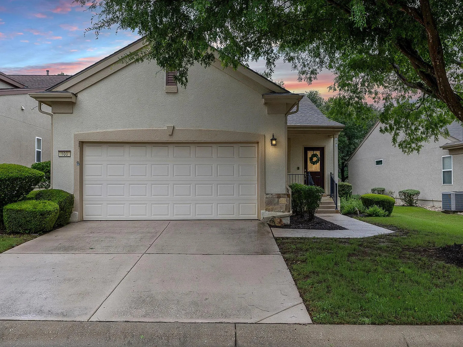 3 bed, 2.0 bath, 1328 sqft, $1,950 — Photo 3