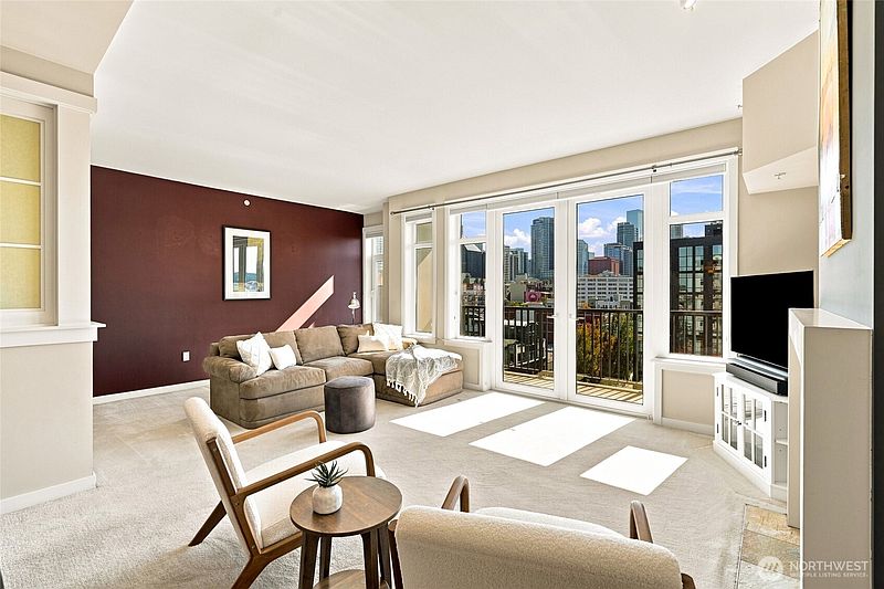 5th image of 2607 Western Avenue #1002