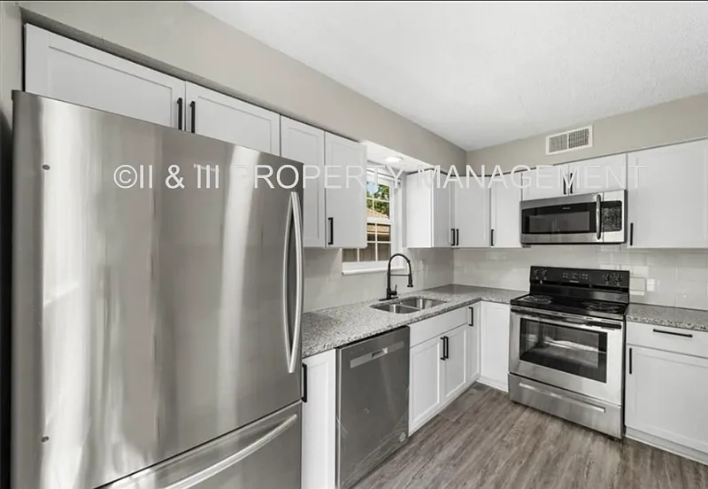 3 bed, 2.0 bath, 1540 sqft, $2,200 — Photo 3