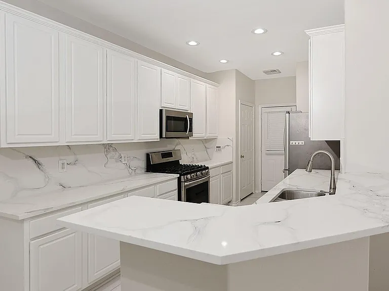 102 Blue Creek Ct — Photo 6