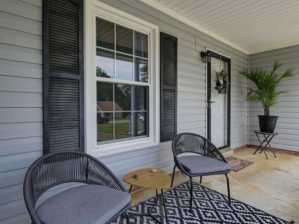 1st image of 308 N Chateau Dr