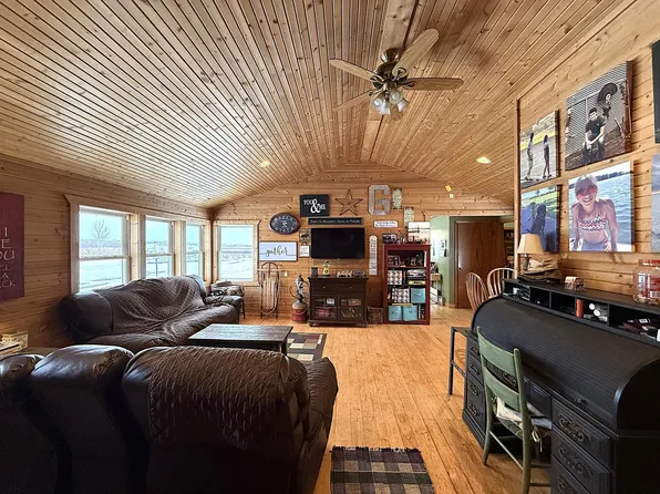 3876 230th St, Montevideo, MN 56265