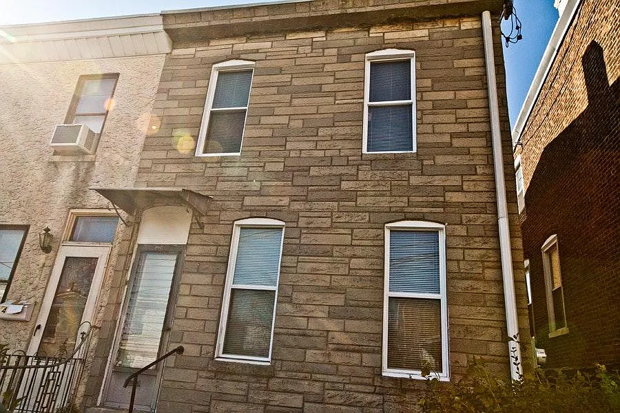 3 bed, 1100 sqft, $1,800 — Photo 1