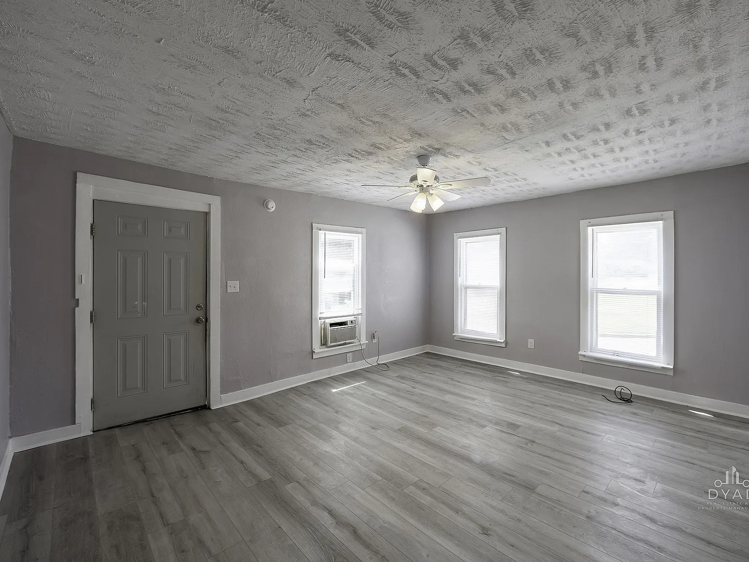 909 Lane Avenue - 1 — Photo 3