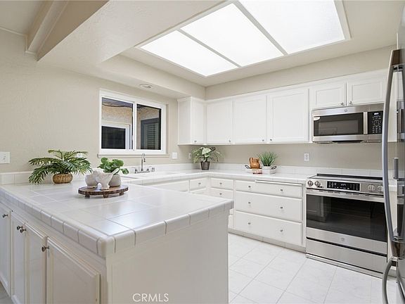 4th image of 31 Northwood Commons Pl