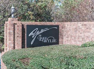 13925 Queens Harbor Rd, Charlotte, NC 28278