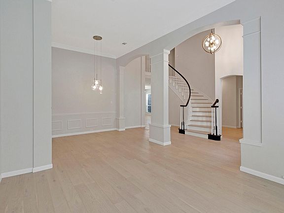2nd image of 2804 Aberdeen Dr