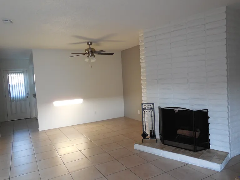 Pointe Newport Apartments — Photo 7