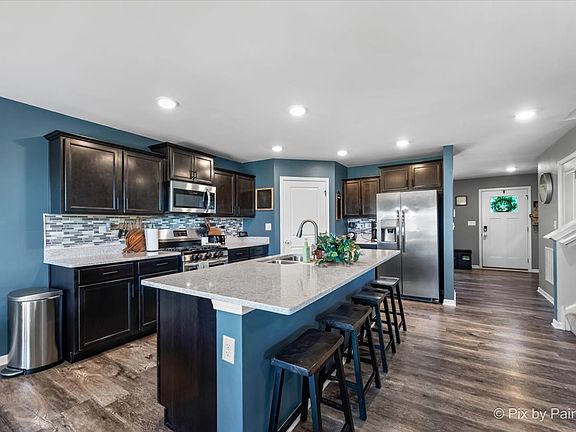 5th image of 2434 Fairview Cir