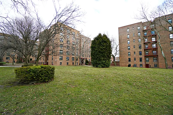 Sold by Anna Pinto Realty | media 10